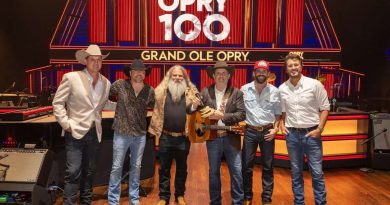 RHETT AKINS INDUCTED TO THE GRAND OLE OPRY